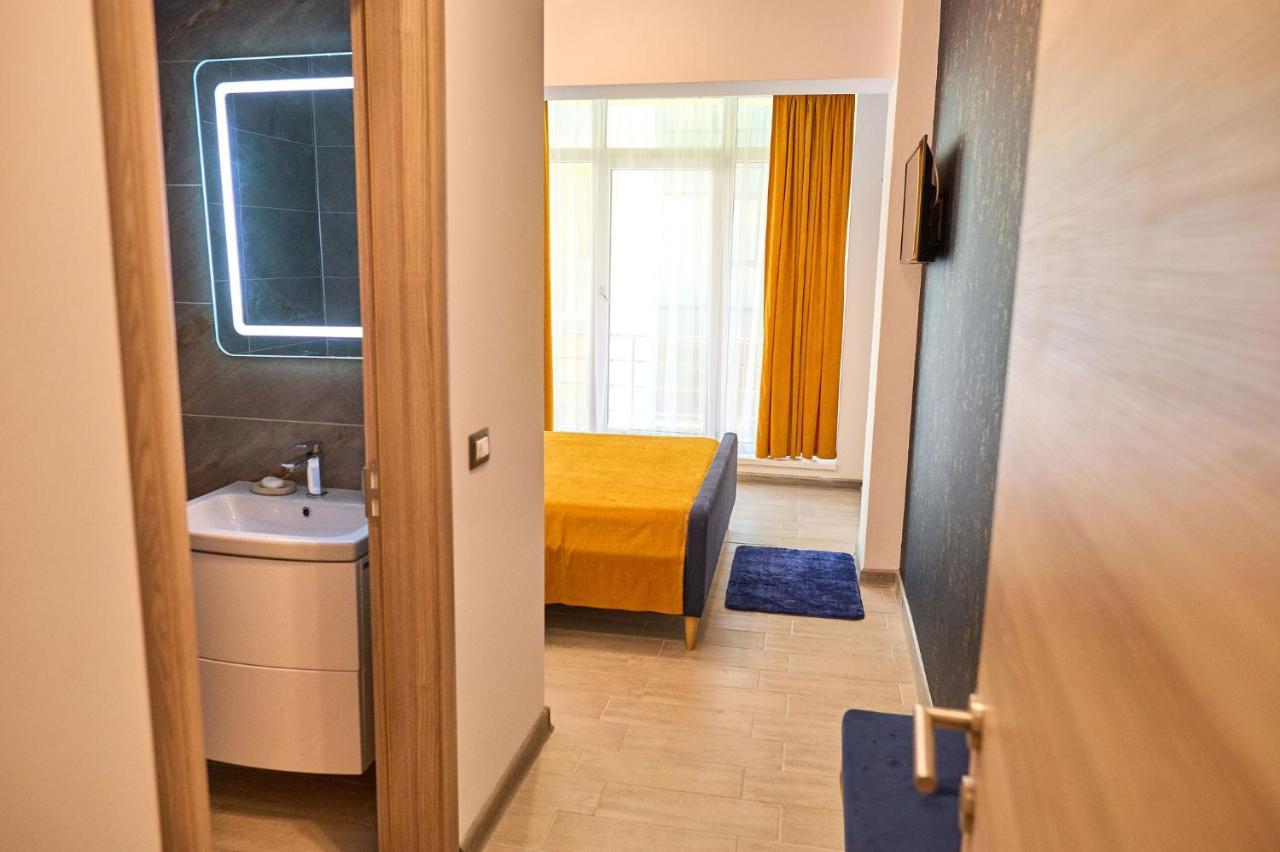 Seastar Apartment - Spa N Pools Beach Resort Mamaia Bagian luar foto